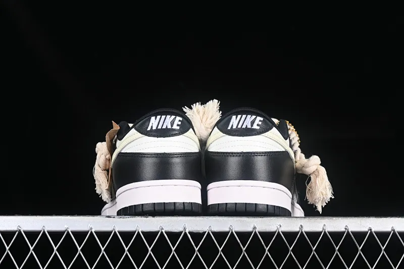 All categories Nk SB Dunk series Nk SB Dunk Low low-top sneakers Nk Dunk Low Fire Heart Scottish distressed panda SB deconstructed strap low-top retro casual sneakers DD1391-100